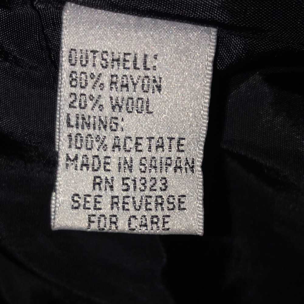 Chaus Navy Blazer. 8 - Picture 8 of 8